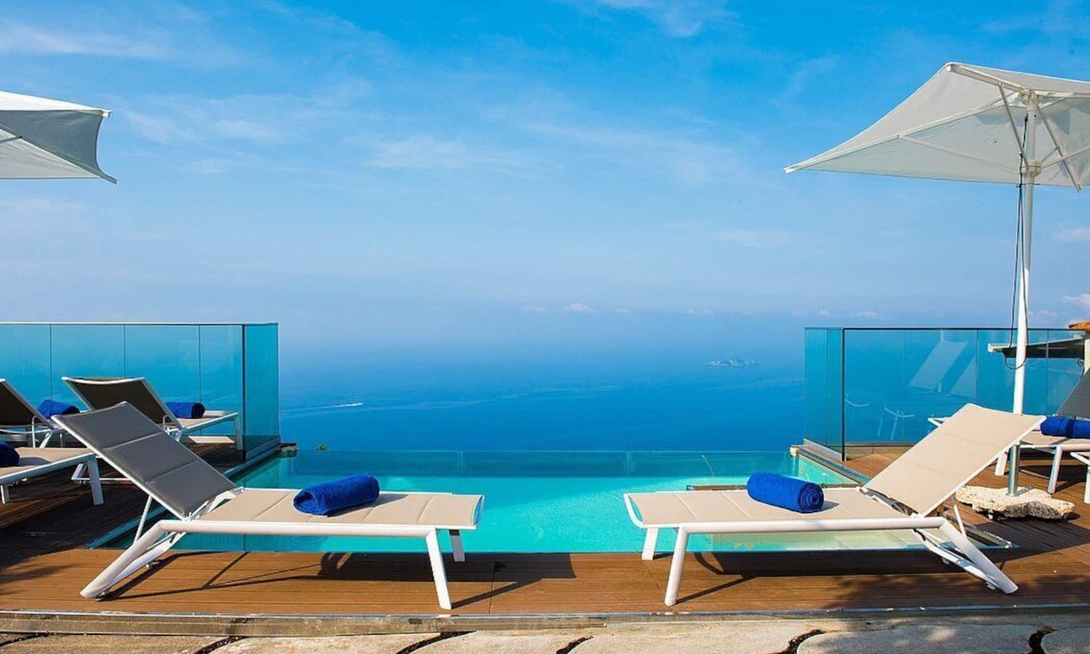 Nocelle Villa | Villa Sultana: A splendid and luminous three-story villa situated on a promontory facing the sea, with Free WI-FI.