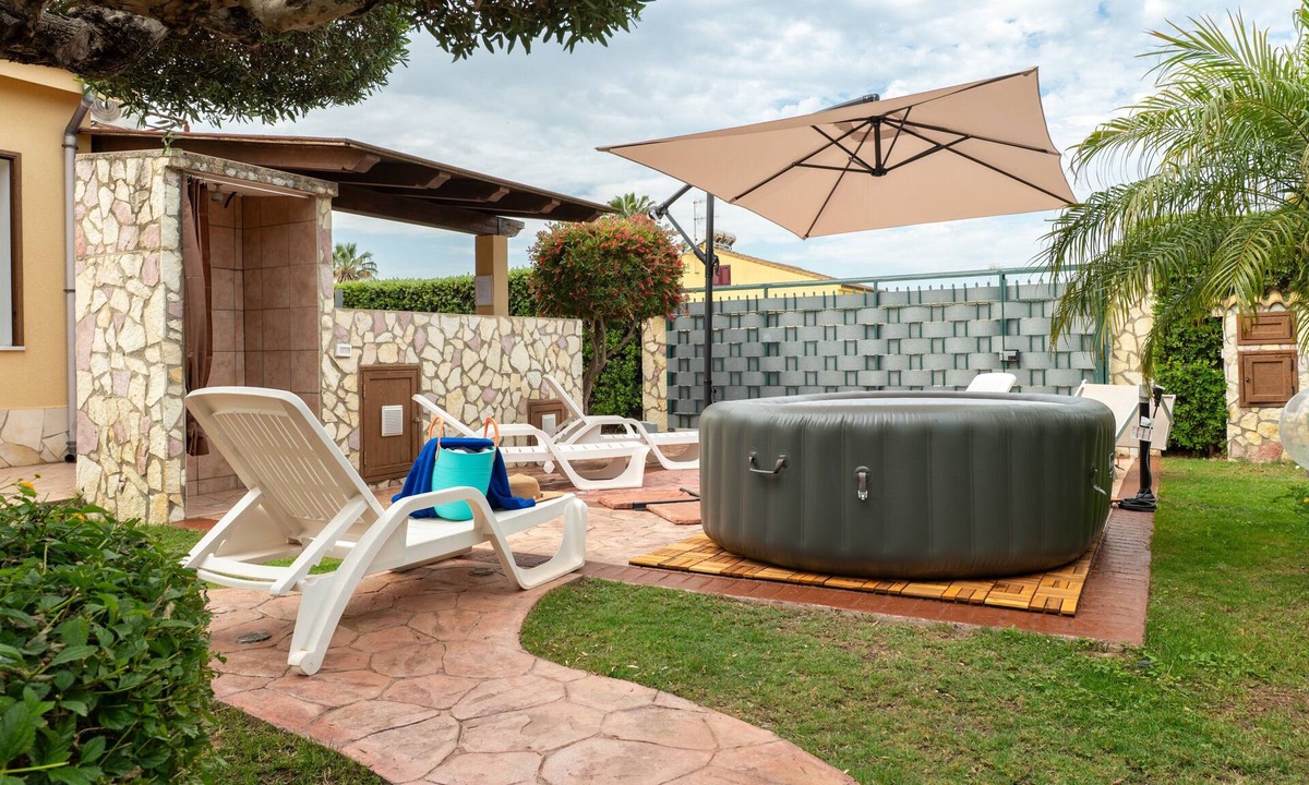 Campofelice di Roccella Villa | Villa Tiffany with Private Terrace, Wi-Fi, Air Conditioning, and Garden View