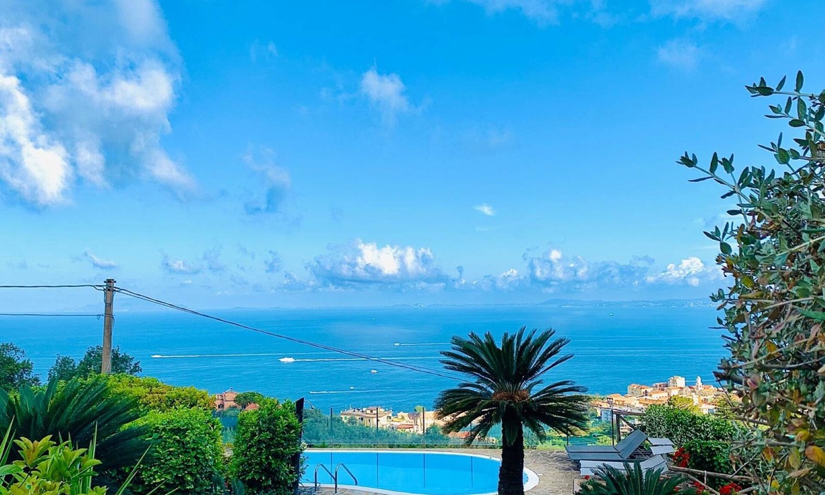 Schiazzano Villa | Villa The Stone on the Sea