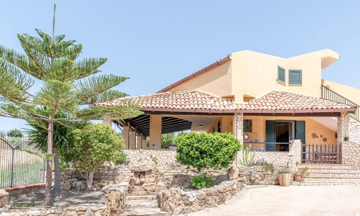 Montallegro Villa | Villa 'Tre S' with a view of the sea, a garden, and Wi-Fi