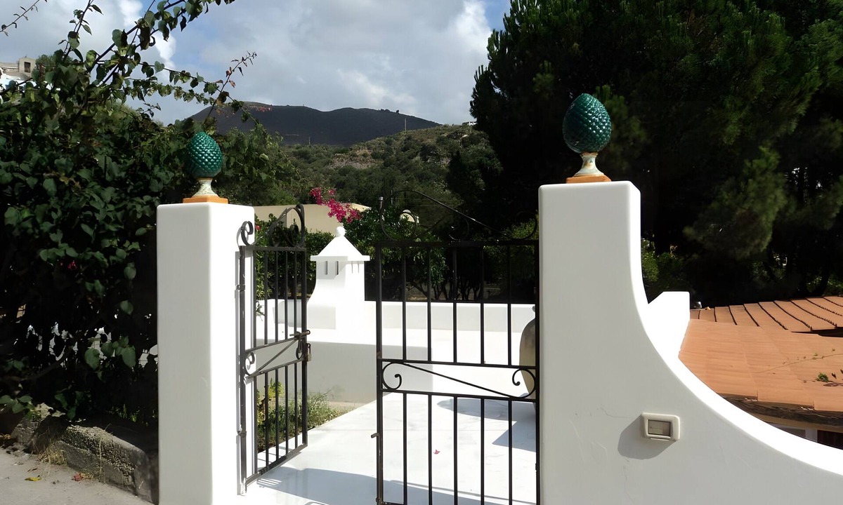 Lipari Historic Centre Villa | Villa 'Valle Canale Piccola' with Sea View, Wi-Fi and Air Conditioning