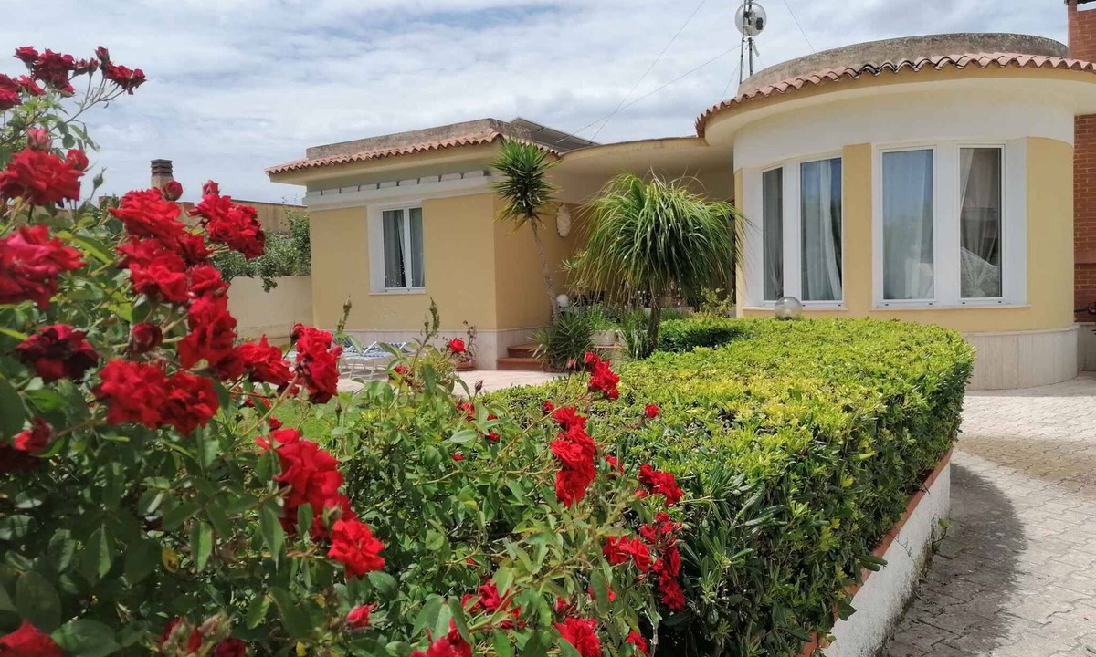 Arenella Villa | Villa with garden and WIFI