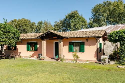 Quartiere XI Portuense Villa | Villa with Large Garden and Free Parking