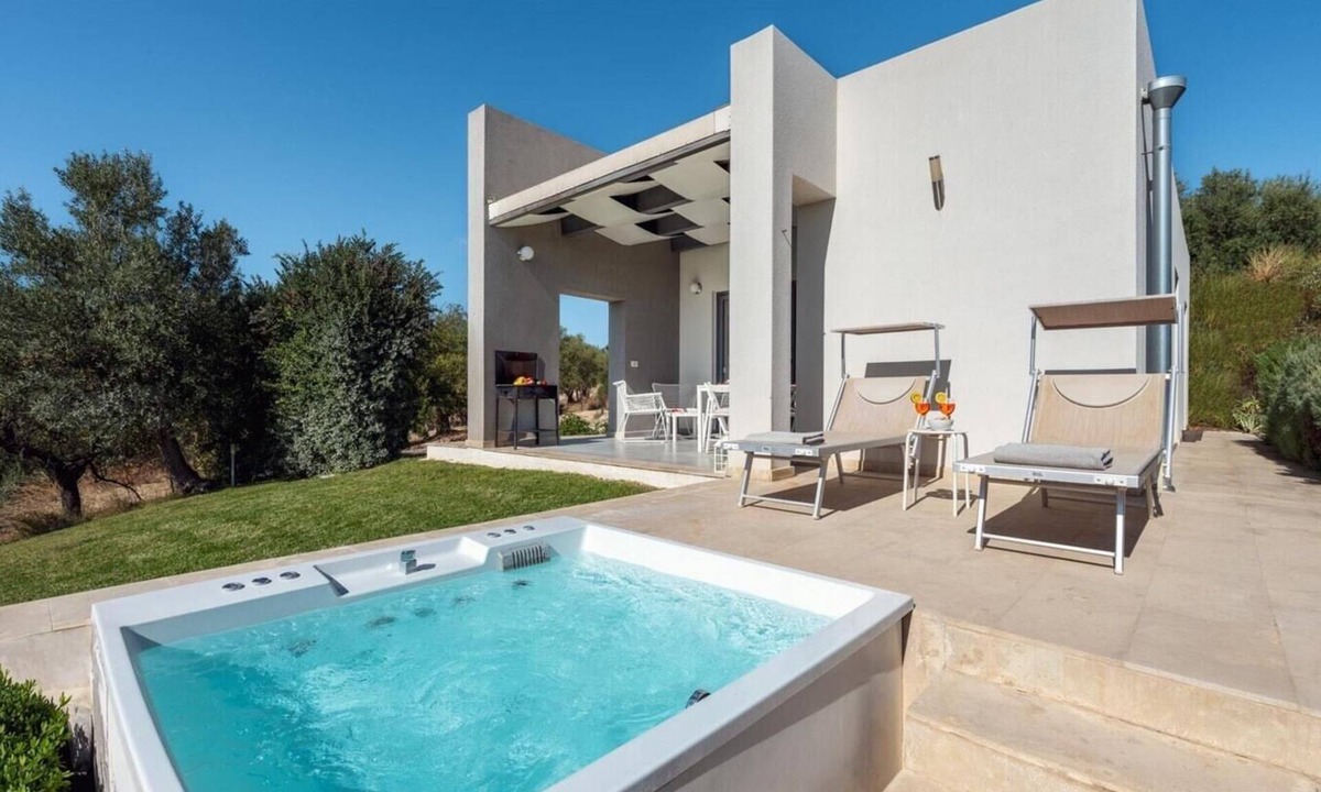 Noto Villa | Villas Cialtrona and Noto