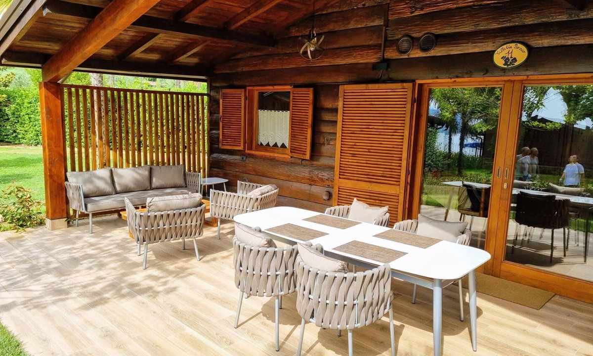 San Felice del Benaco Villa | Villetta Benaco close to the lake.