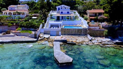 Santa Flavia Apartment | White Coral with Sea Access & Shared Pool