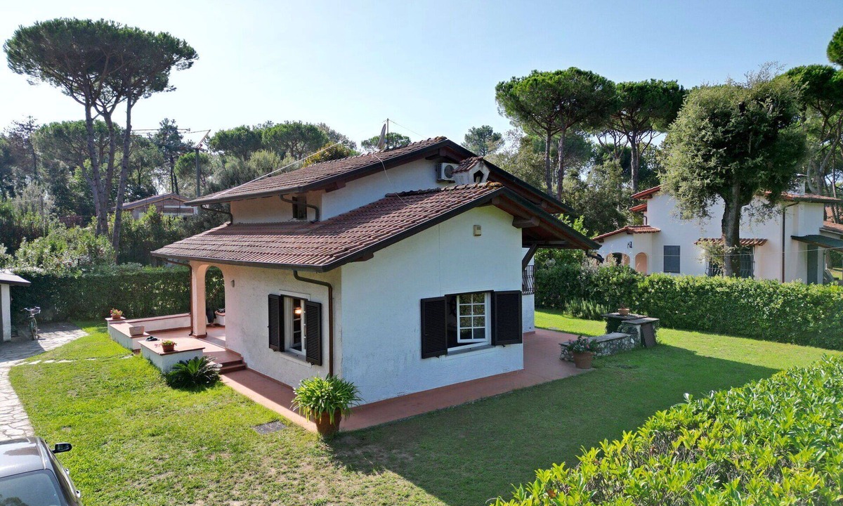 Ronchi Villa | Wonderful private villa for 8 people with A/C, WIFI, TV and pets allowed, close to Forte Dei Marmi