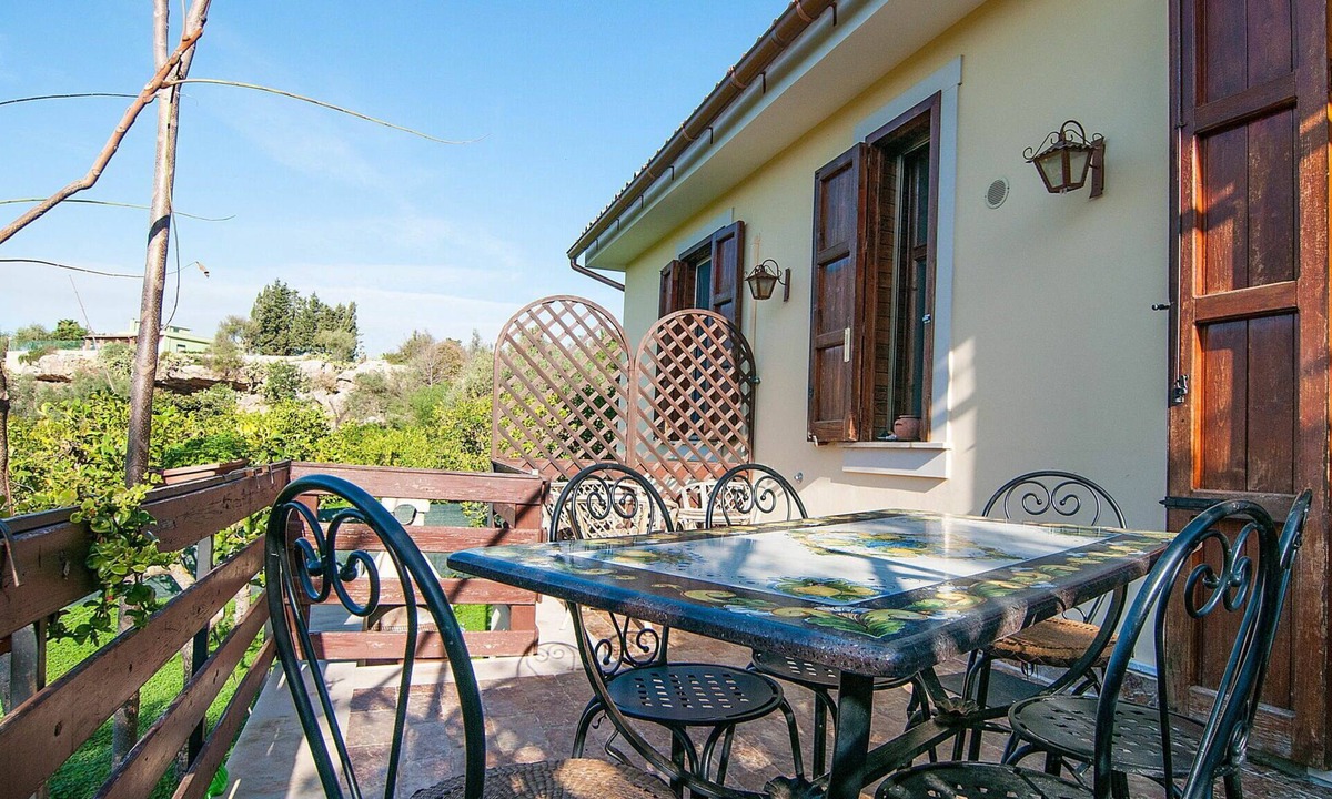 Noto Marina House | Wonderful private villa for 6 people with WIFI, A/C, TV, terrace and pets allowed