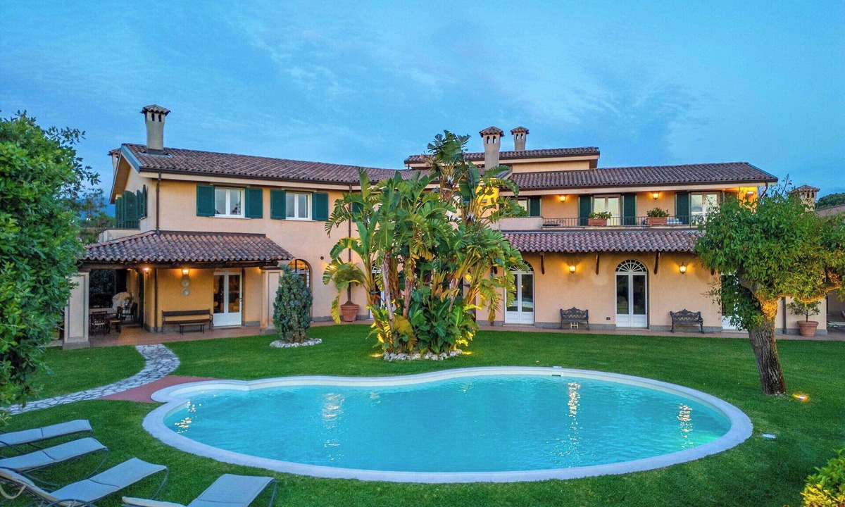 Polistena Villa | Wonderful private villa with A/C, hot tub, WIFI, private pool, TV and patio, close to Gioia Tauro