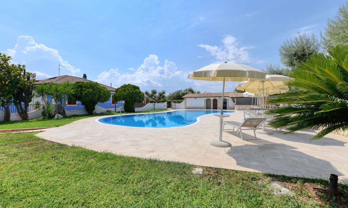 Syracuse Villa | Wonderful private villa for 5 guests with A/C, WIFI, private pool, TV, terrace and pets allowed