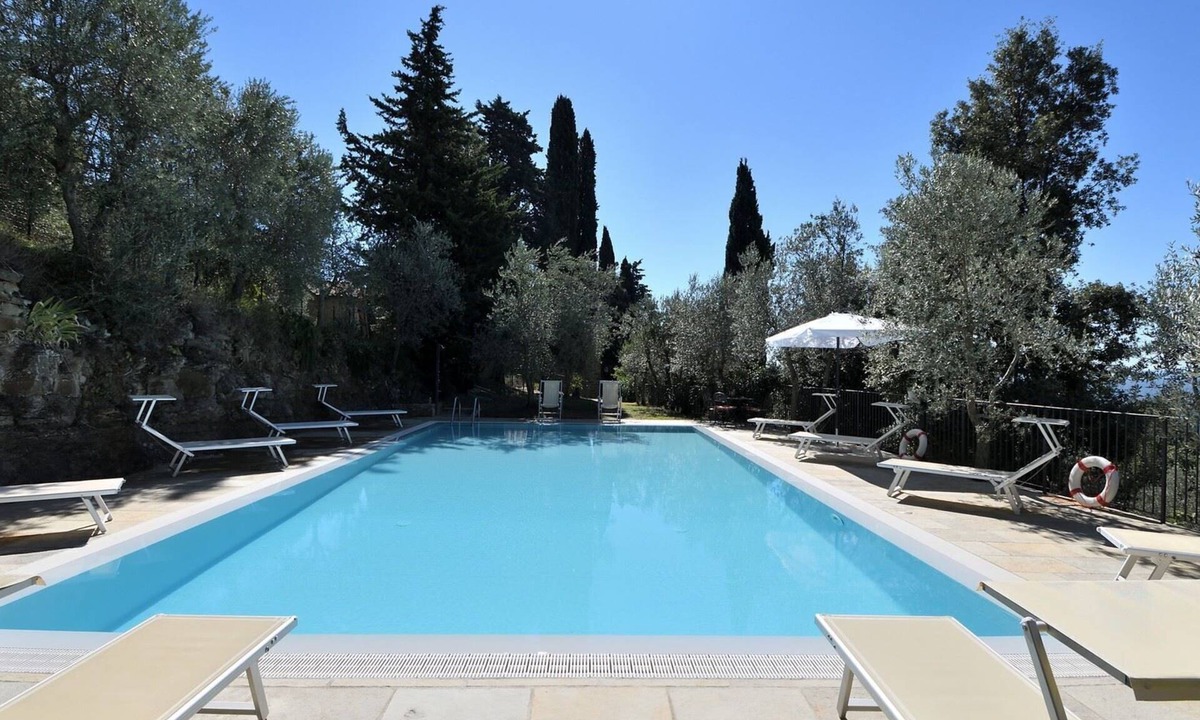 Loro Ciuffenna Villa | Wonderful villa for 12 guests with WIFI, private pool, TV, patio, pets allowed and panoramic view