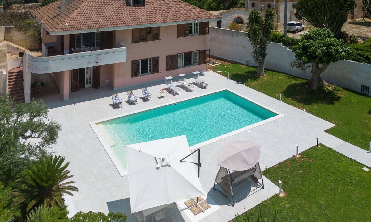 Marsala House | Wonderful villa for 8 guests with A/C, WIFI, private pool, hot tub, TV and terrace
