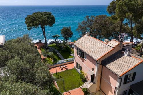 Recco Villa | Wonderful Villa with Sea View Terrace In Mulinetti