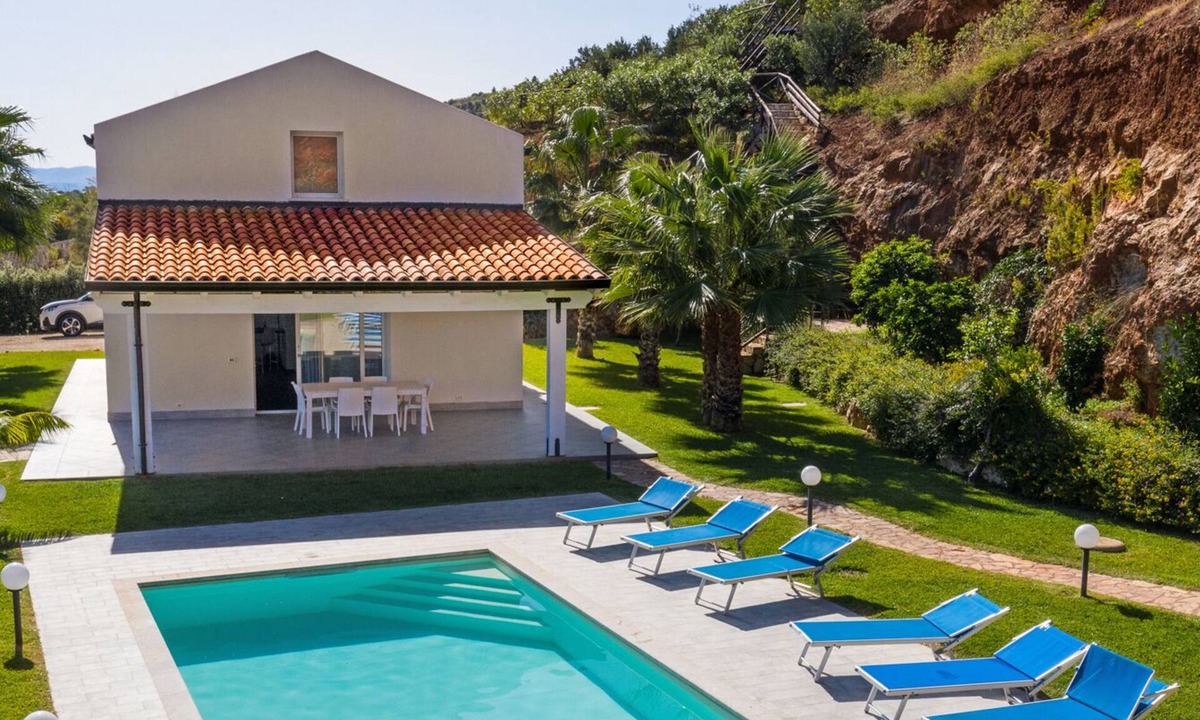 Scopello Villa | WWW.BAGLIORIDISICILIA.COM - LAST MINUTE 29 JULY - 7 AUGUST!