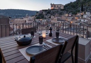 Beautiful Holiday Apartment in Scicli with Furnished Terrace and Beautiful View