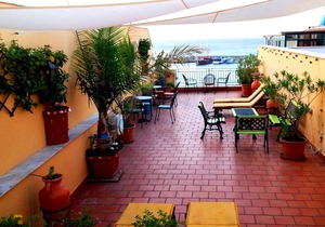 Double or twin room with private bathroom in Palermo - Sea area