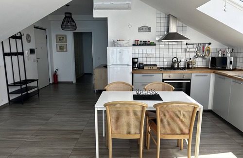 Pizzo Apartment | 10 meters from the beach—Marina Holiday Home, Beachfront House—Calabria