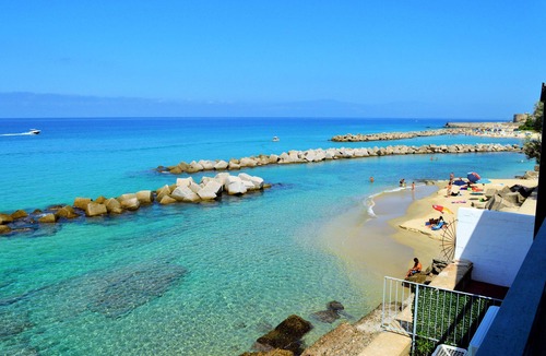 Pizzo Apartment | 10 meters from the beach—Marina Holiday Home, Beachfront House—Calabria