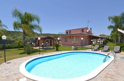 Syracuse House | 100 m² House ∙ 3 bedrooms ∙ 6 guests
