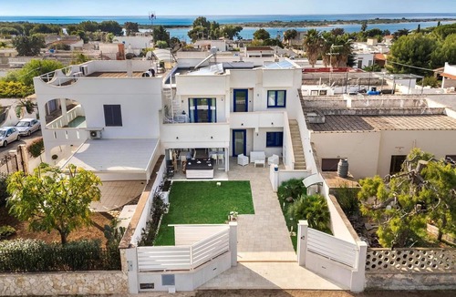 La Strea House | 1281 B B Dreams and Delights - Street View Camera Familiare