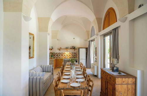 Carpignano Salentino House | 1800s farmhouse with pool among olive trees