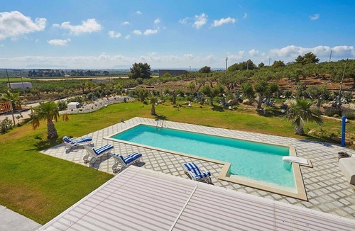 Paceco Villa | 2 Bedroom Luxurious Villa, Private Pool, Stunning Gardens, Sleeps 6, Air conditioning, Wifi