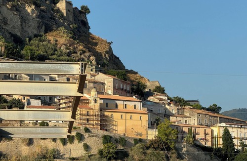 Amantea Apartment | 2 Bedroom spacious apartment, minutes to the beach, train station and shopping