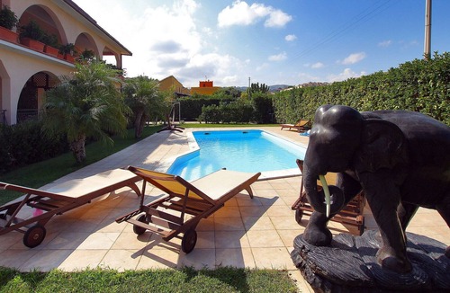 Piana Calzata Villa | 3 Bedrooms Villa with Garden, Swimming Pool, Barbecue, Air con., near the SEA