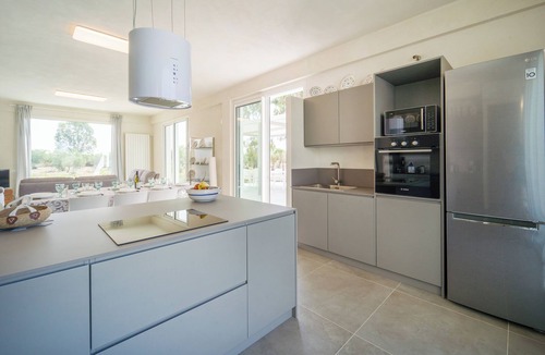 Castelvetrano Villa | 4 en-suite, 3 km from Nature Reserve sandy beach, swimming pool, prestigious