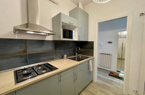 La Spezia Historic Centre Apartment | 5th floor urban Apartment with elevator 5 minutes from trains to 5 Terre