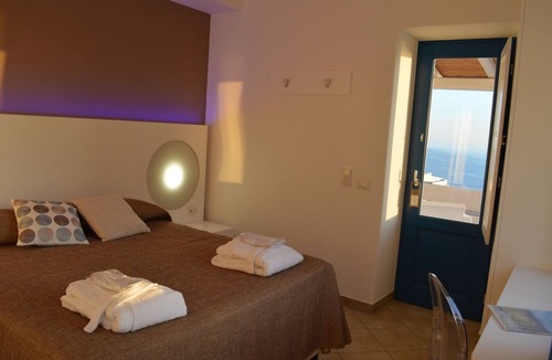 Malfa House | A Alera Room and Breakfast