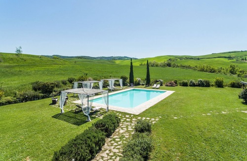 Gallina Villa | '.a delicious farmhouse in the countryside where only the wind blows.'