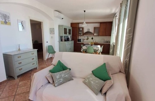Ventimiglia Villa | A place of peace and privacy, facing the sea and among centuries-old olive trees