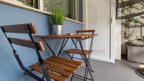Municipio 4 Apartment | A17 Twenty Village