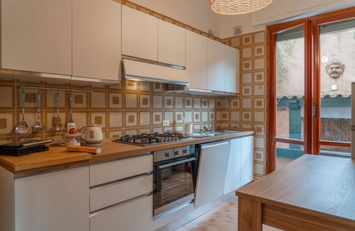 Rapallo Villa | 🏠 ACCOMMODATION DESCRIPTIONElegant panoramic house in Rapallo, spread over two main floors with a basement featuring a tavern area and laundry room. Surrounded by greenery and an extensive private garden with olive trees and Mediterranean vegetation,