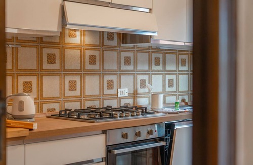Rapallo Villa | 🏠 ACCOMMODATION DESCRIPTIONElegant panoramic house in Rapallo, spread over two main floors with a basement featuring a tavern area and laundry room. Surrounded by greenery and an extensive private garden with olive trees and Mediterranean vegetation,