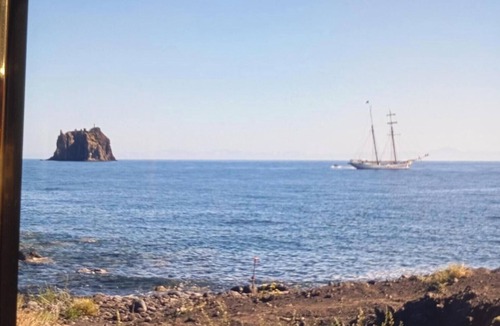 Piscita House | Ada Stromboli House in Piscità, close to the beach and the Cave of Aeolus.