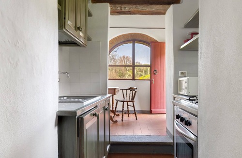 Pelago Apartment | Agriturismo Palaia - Le Botti Spacious Apartment in Farmhouse with Pool