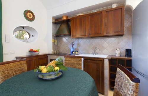 Liparlati Apartment | Alcova Apartment – Terrace with a View of Positano