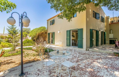 Ragusa House | Amazing home in Ragusa with indoor swimming pool