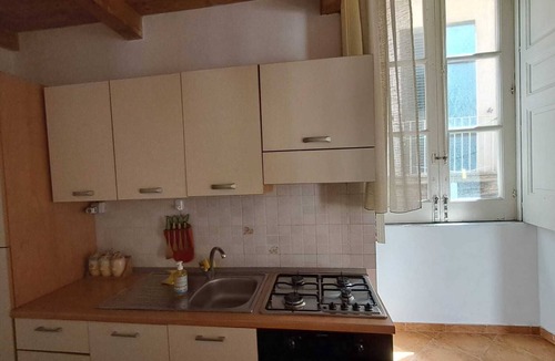 Tropea Apartment | Ambra: centre, wi fi, 5min. walk beach, 10 min walk train station