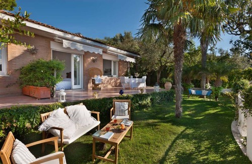 Piano di Sorrento Villa | AMORE RENTALS - Villa Auxilia with Shared Pool and Terrace