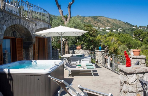 Marina del Cantone House | AMORE RENTALS - Casa Giovanna B - Nerano apartment with hot tub and direct sea access