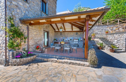 Sant'Agata sui Due Golfi Villa | AMORE RENTALS - Villa Ambra with Jacuzzi, Garden and Sea View