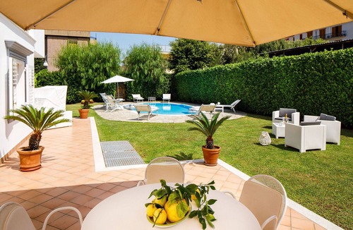 Sant'Agnello Villa | AMORE RENTALS - Villa Lia with Private Pool, Garden and Parking
