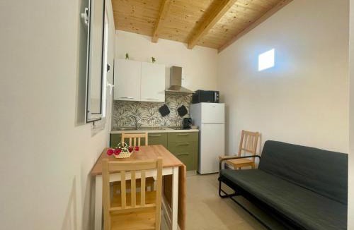 Fontane Bianche Ski Chalet | Anastasia Beach Cottage POMELIA