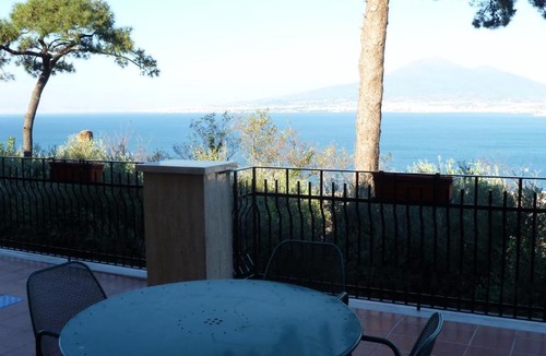 Castellammare di Stabia Hotel | Ancelle Sorrento - Casa d'Accoglienza