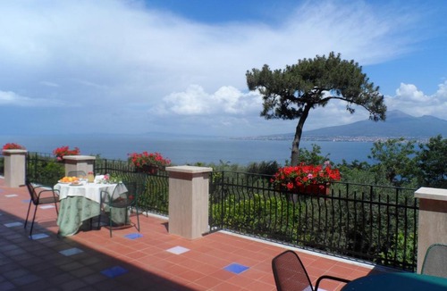 Castellammare di Stabia Hotel | Ancelle Sorrento - Casa d'Accoglienza