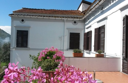 Cava de' Tirreni House | Ancient "CASOLARE ULIVETO" near POMPEI/AMALFI Coast with affiliated POOL