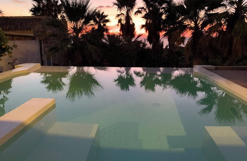 Macari House | Ancient sea and sunset view millstone with swimming pool
